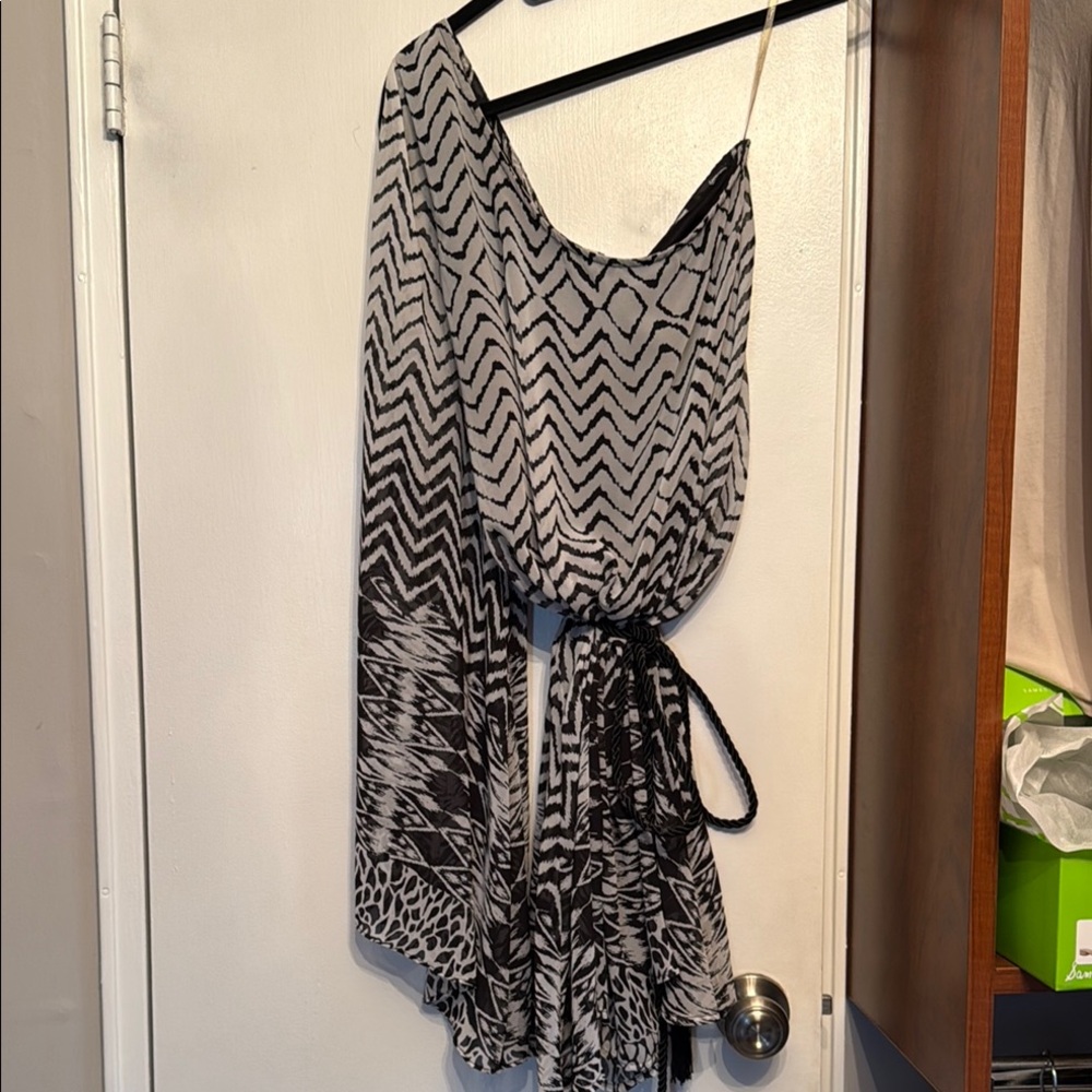 Black and White Chevron Pattern one Shoulder Dress